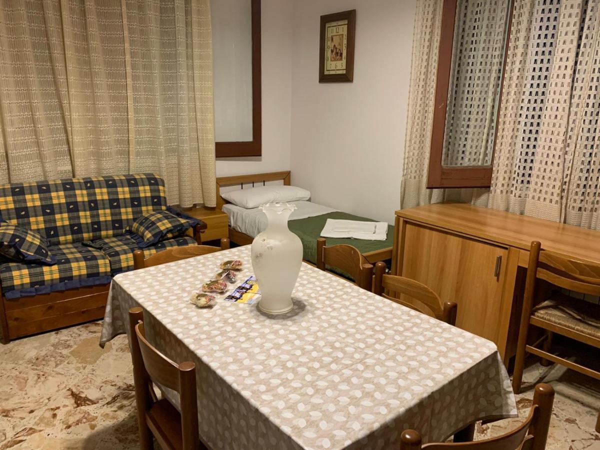 Casa Vacanze Lina Appartement San Mauro Castelverde Buitenkant foto