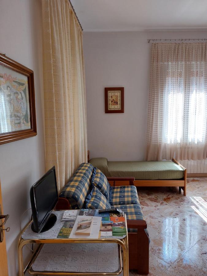 Casa Vacanze Lina Appartement San Mauro Castelverde Buitenkant foto